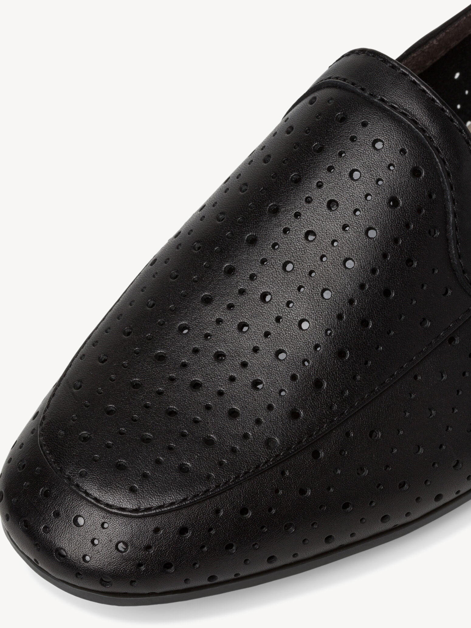 Ženski mokasini Tamaris Comfort Fit – črni - slika 6